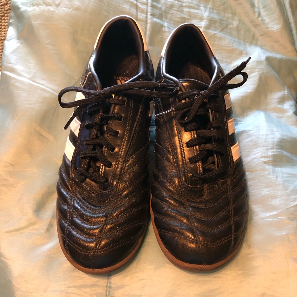 Men’s/Women’s Indoor Adidas AdiNova INDOOR soccer shoes 7.5M